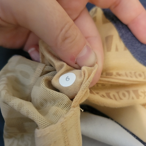 Lululemon Tank Top Women's 6 Ink Blot Blue White Indigo Scoop Neck Activewear - Picture 5 of 5